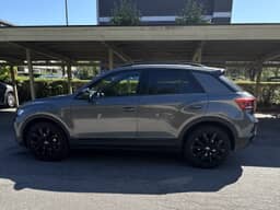 VOLKSWAGEN
T-Roc Thumbnail 4