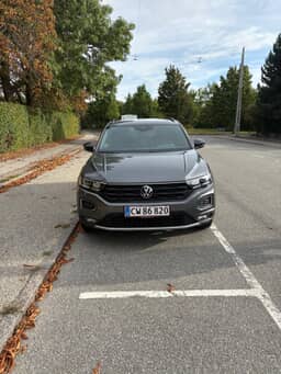 VOLKSWAGEN
T-Roc Thumbnail 2