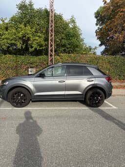 VOLKSWAGEN
T-Roc Thumbnail 3