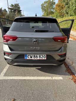VOLKSWAGEN
T-Roc Thumbnail 6