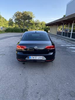 VOLKSWAGEN
PASSAT Thumbnail 6