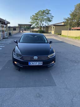 VOLKSWAGEN 
                PASSAT Thumbnail 2