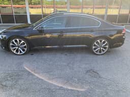 VOLKSWAGEN
PASSAT Thumbnail 4
