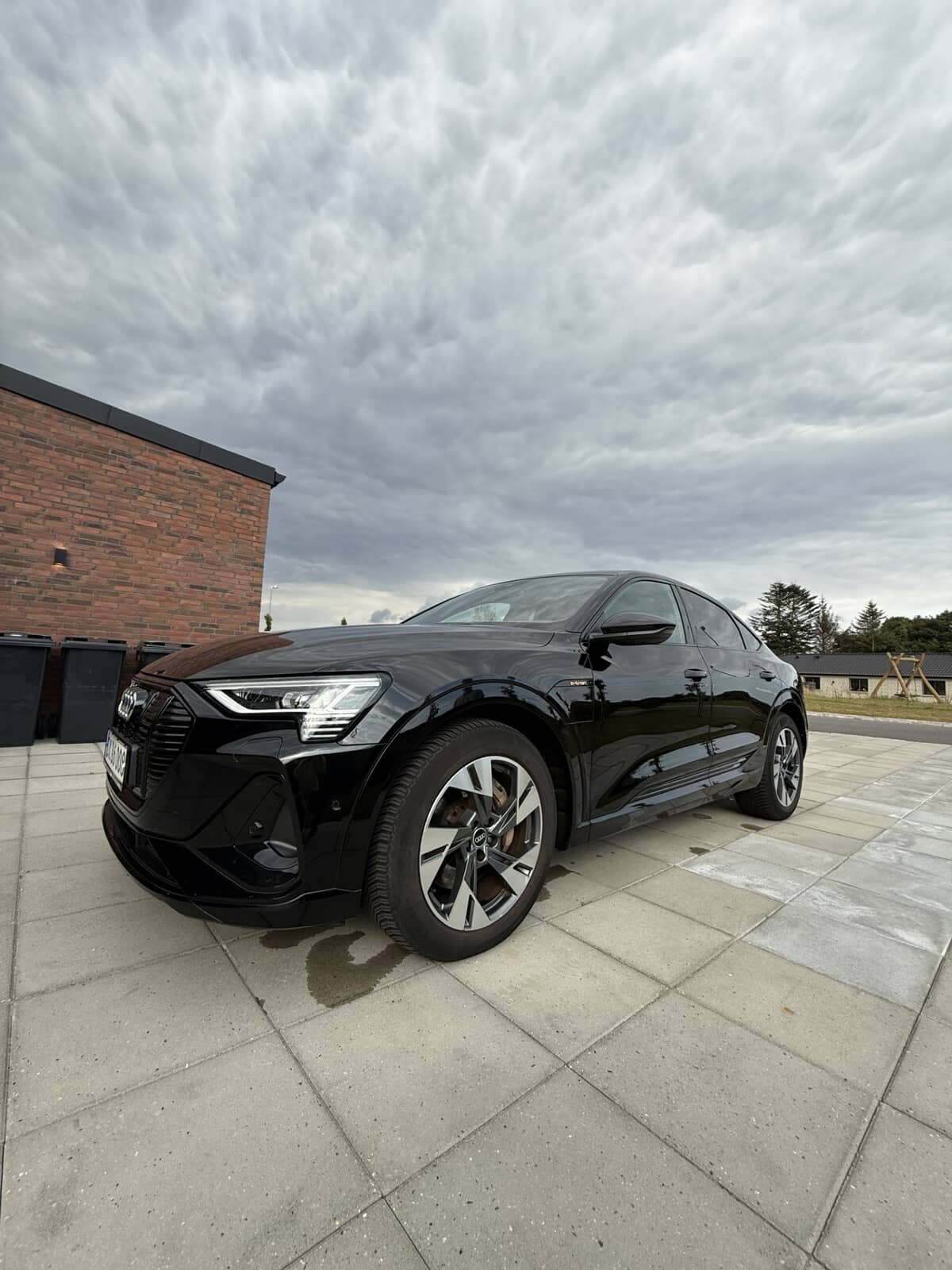AUDI
E-Tron Sportback 1