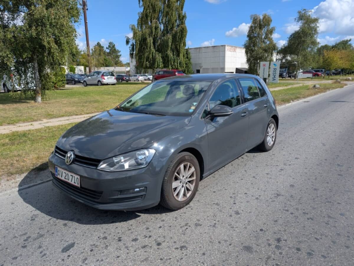 VOLKSWAGEN 
                GOLF 1