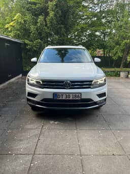 VOLKSWAGEN
TIGUAN Thumbnail 2