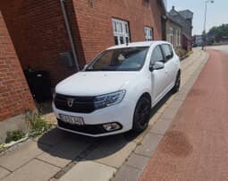 DACIA 
                SANDERO Thumbnail 1