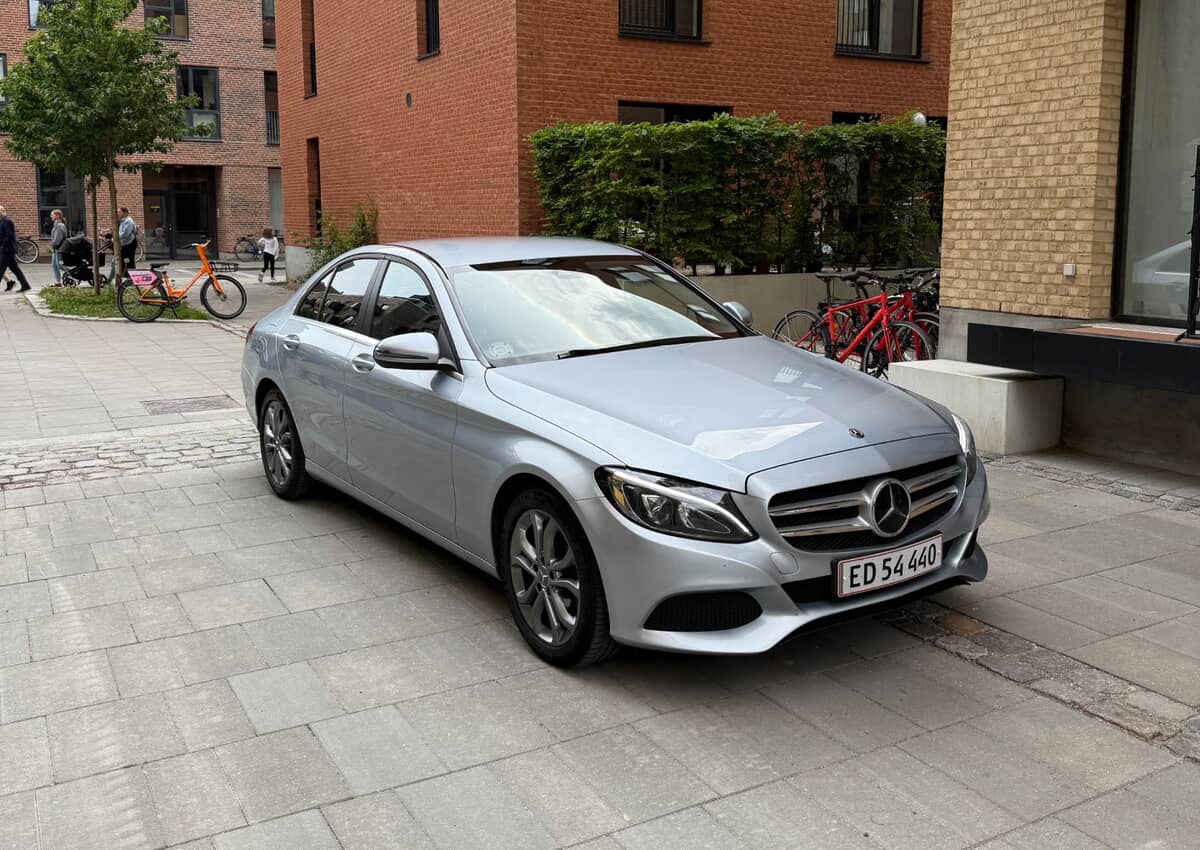 MERCEDES-BENZ 
                C-Klasse 1