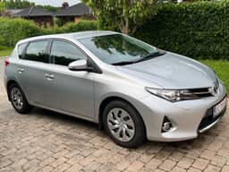 TOYOTA 
                AURIS Thumbnail 1