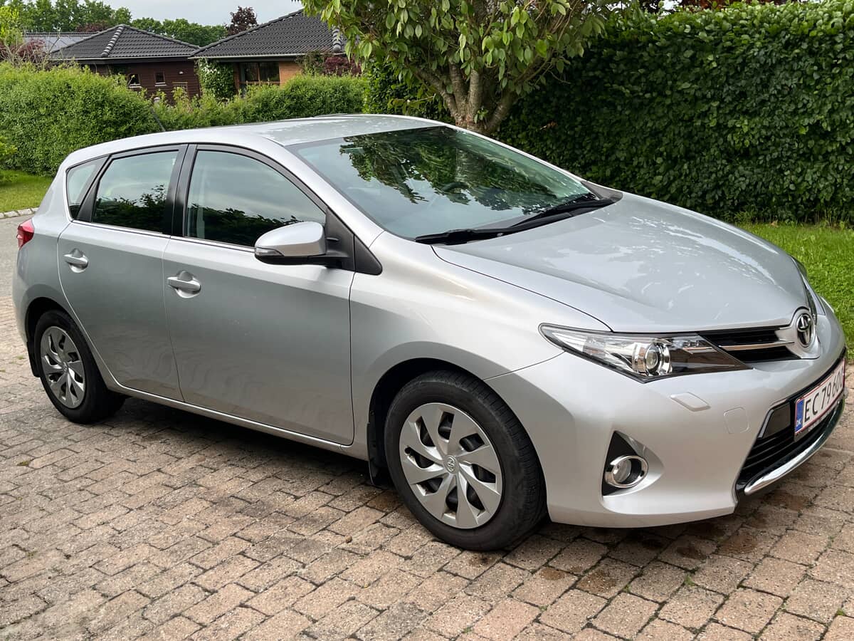 TOYOTA
AURIS 1