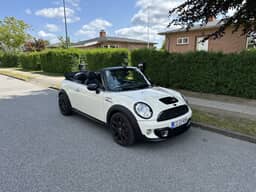 MINI 
                COOPER S Cabriolet Thumbnail 1