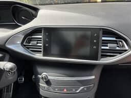PEUGEOT 
                308 Thumbnail 8