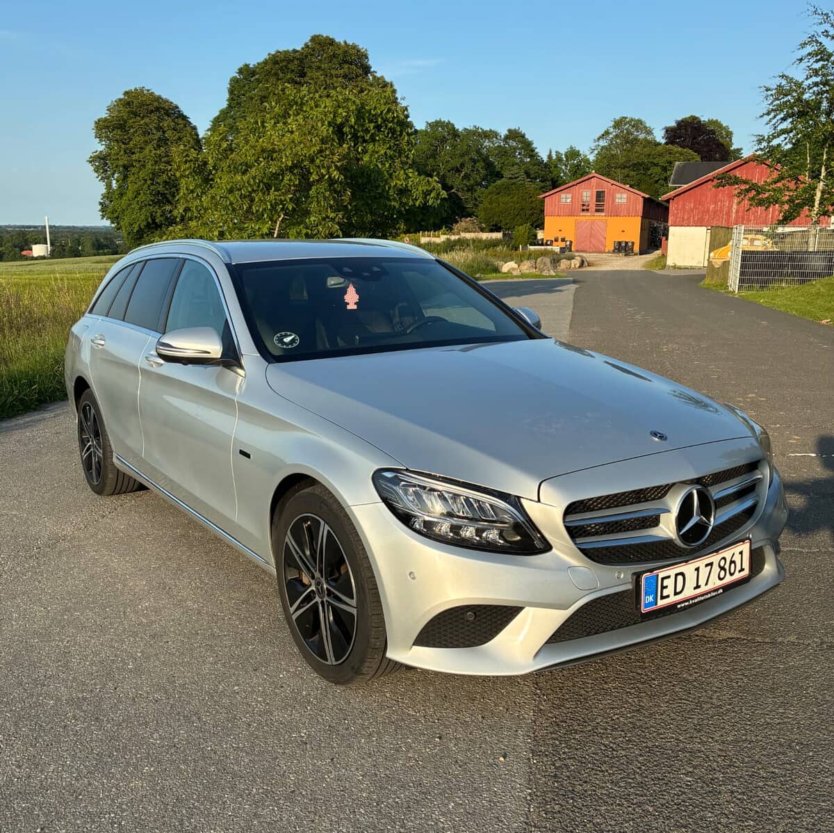MERCEDES-BENZ
C-Klasse 1