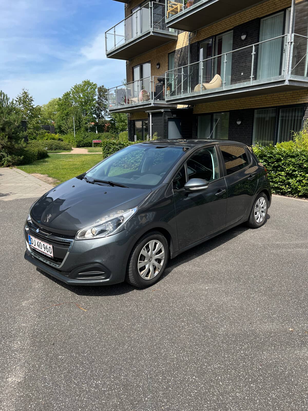 PEUGEOT
208 1
