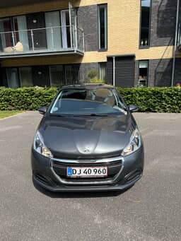 PEUGEOT
208 Thumbnail 2
