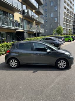 PEUGEOT
208 Thumbnail 4
