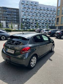 PEUGEOT
208 Thumbnail 5