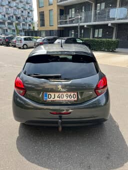 PEUGEOT
208 Thumbnail 6