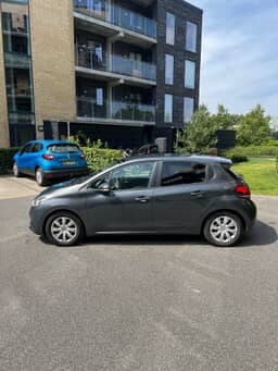 PEUGEOT
208 Thumbnail 8