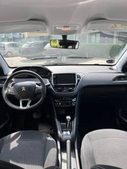 PEUGEOT
208 Thumbnail 9