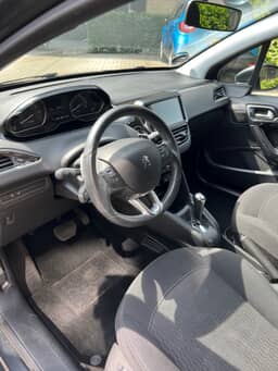 PEUGEOT
208 Thumbnail 10