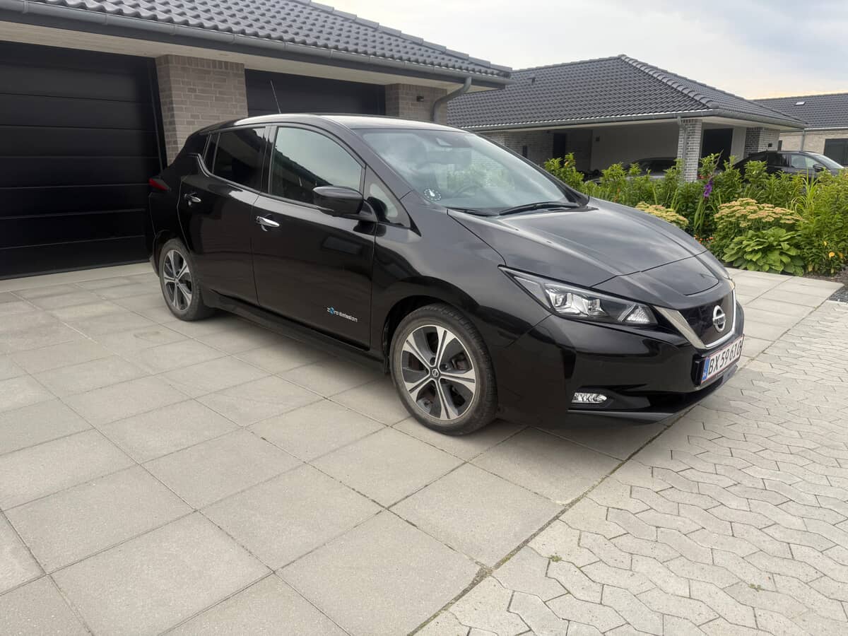 NISSAN
LEAF 1