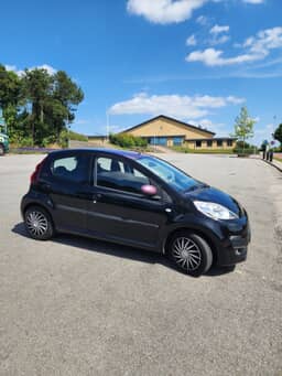 PEUGEOT
107 Thumbnail 3