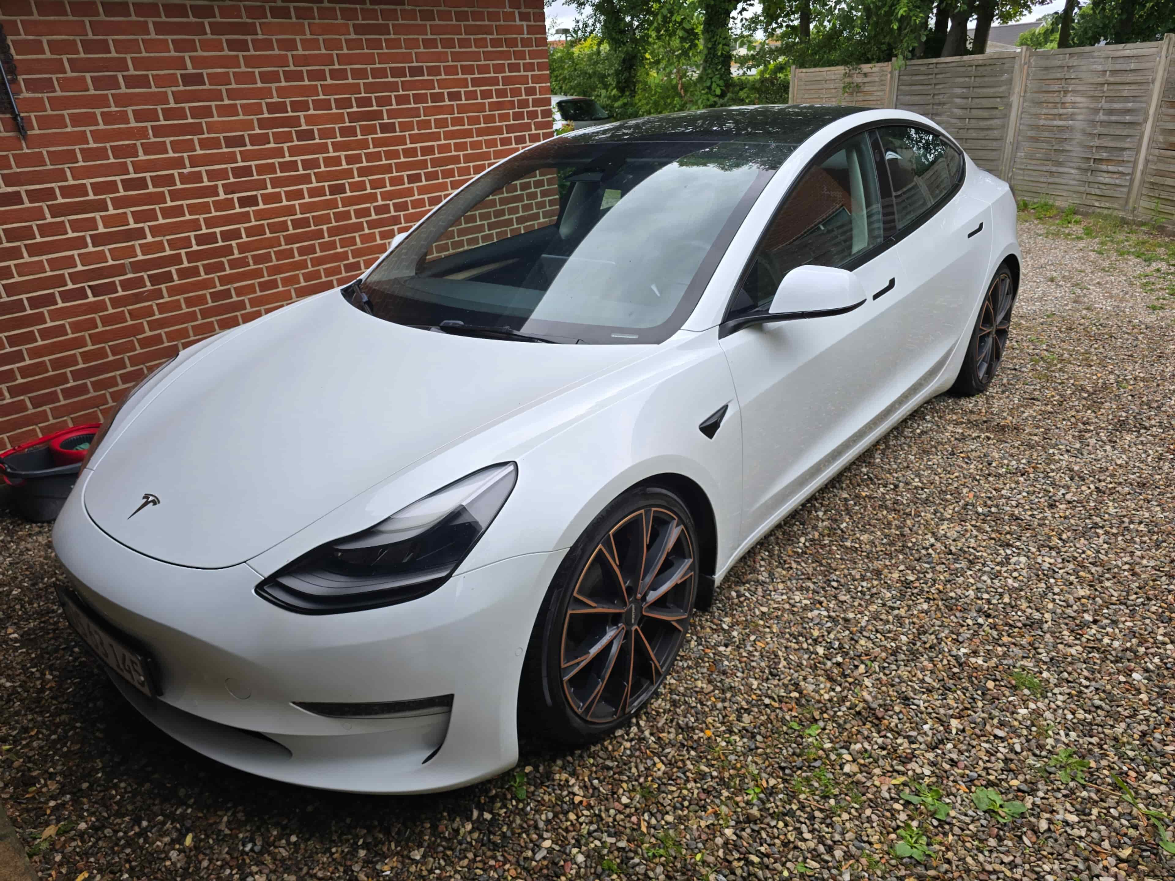 TESLA Model 3
