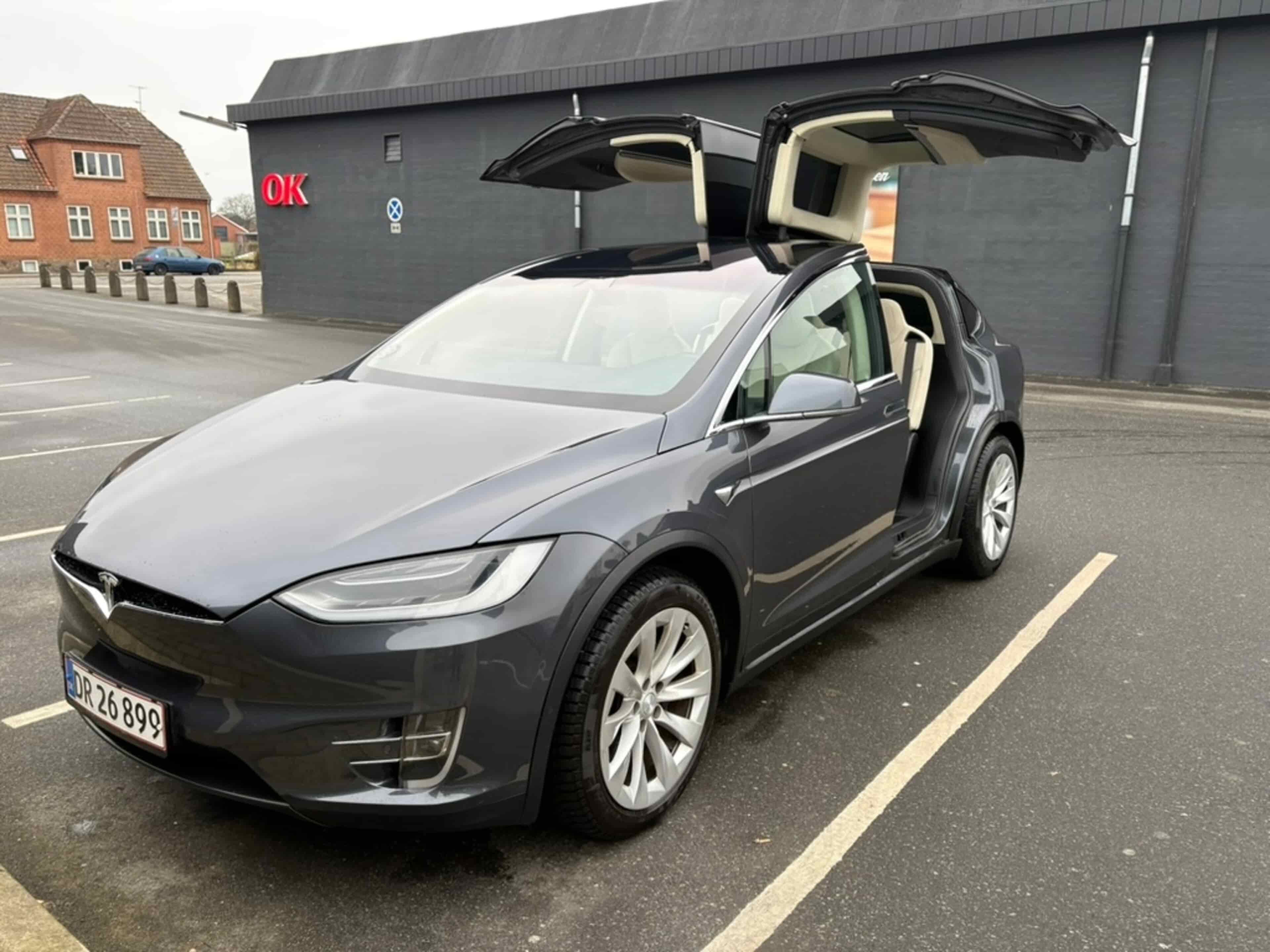 TESLA Model X