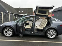 TESLA
Model X Thumbnail 5