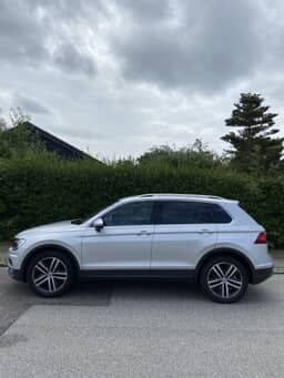 VOLKSWAGEN 
                TIGUAN Thumbnail 3