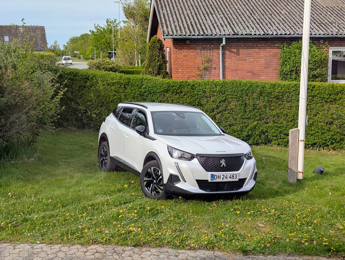 PEUGEOT
2008 1