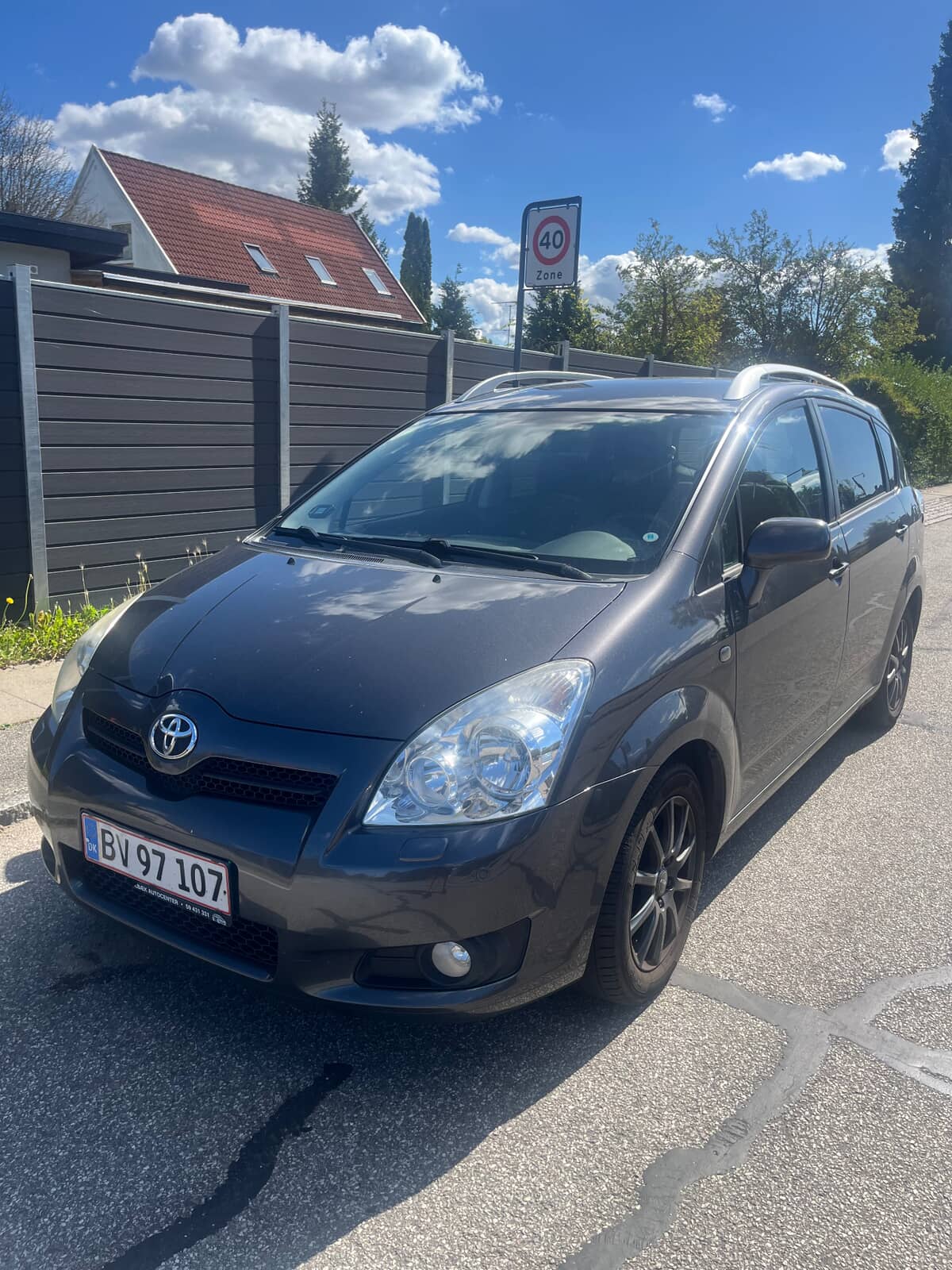 TOYOTA
COROLLA VERSO 7prs 1