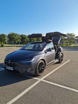 TESLA
Model X Thumbnail 2