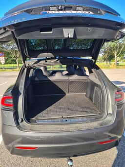 TESLA
Model X Thumbnail 11