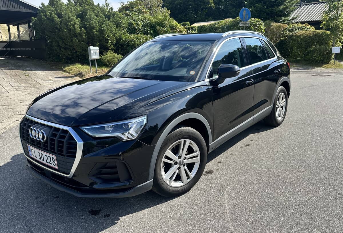 AUDI 
                Q3 1