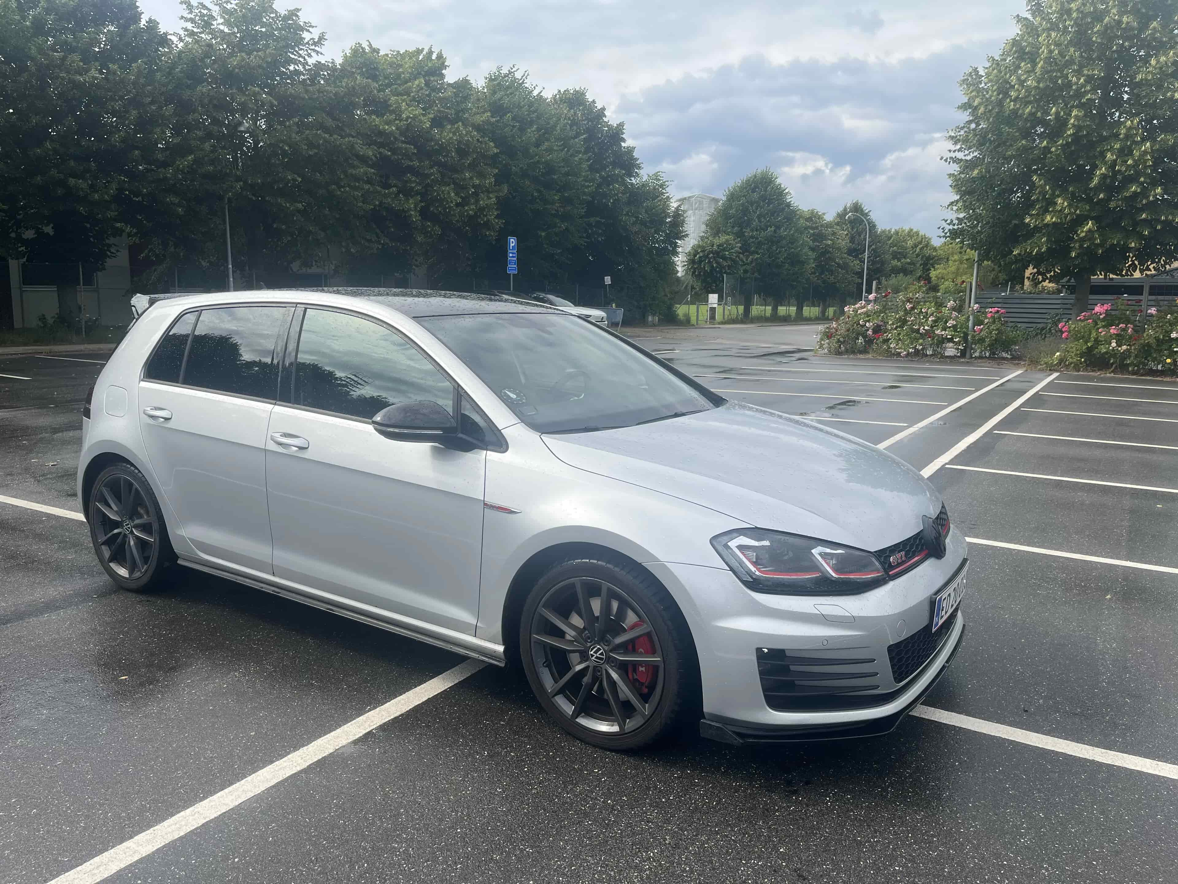 VOLKSWAGEN Golf GTI Performance