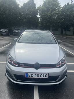 VOLKSWAGEN
Golf GTI Performance Thumbnail 2