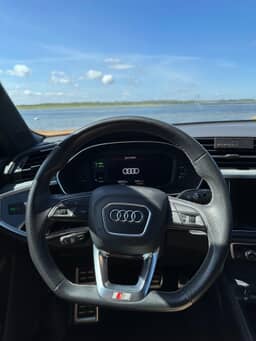 AUDI
Q3 Thumbnail 7
