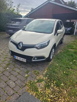 RENAULT 
                Captur Thumbnail 3