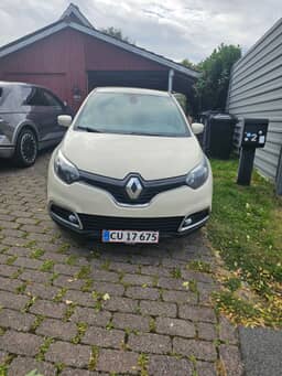 RENAULT 
                Captur Thumbnail 2