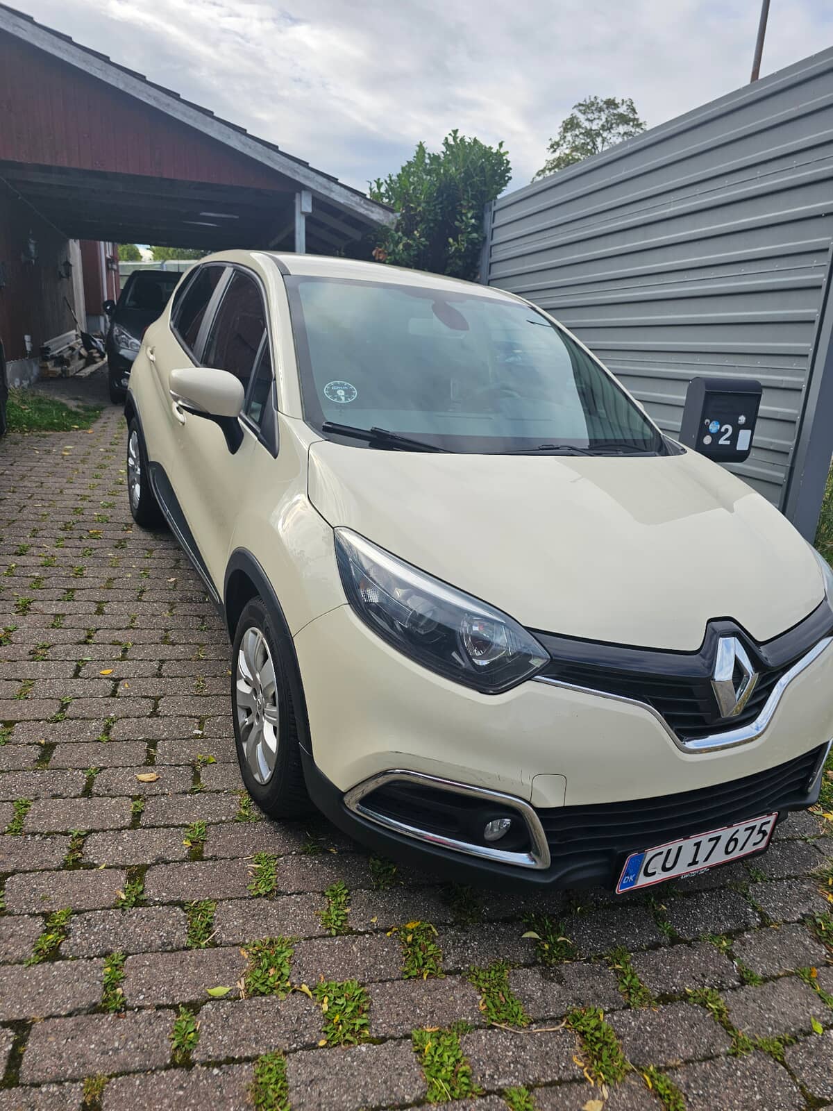 RENAULT 
                Captur 1