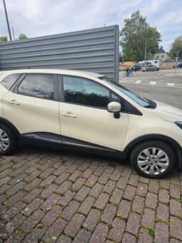 RENAULT 
                Captur Thumbnail 4