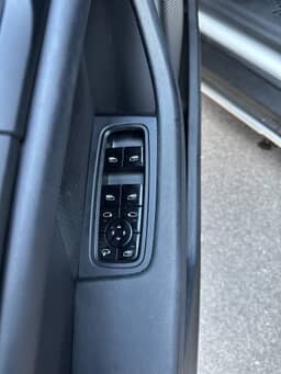 PORSCHE
Taycan 4 Thumbnail 15
