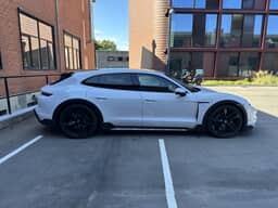 PORSCHE
Taycan 4 Thumbnail 2
