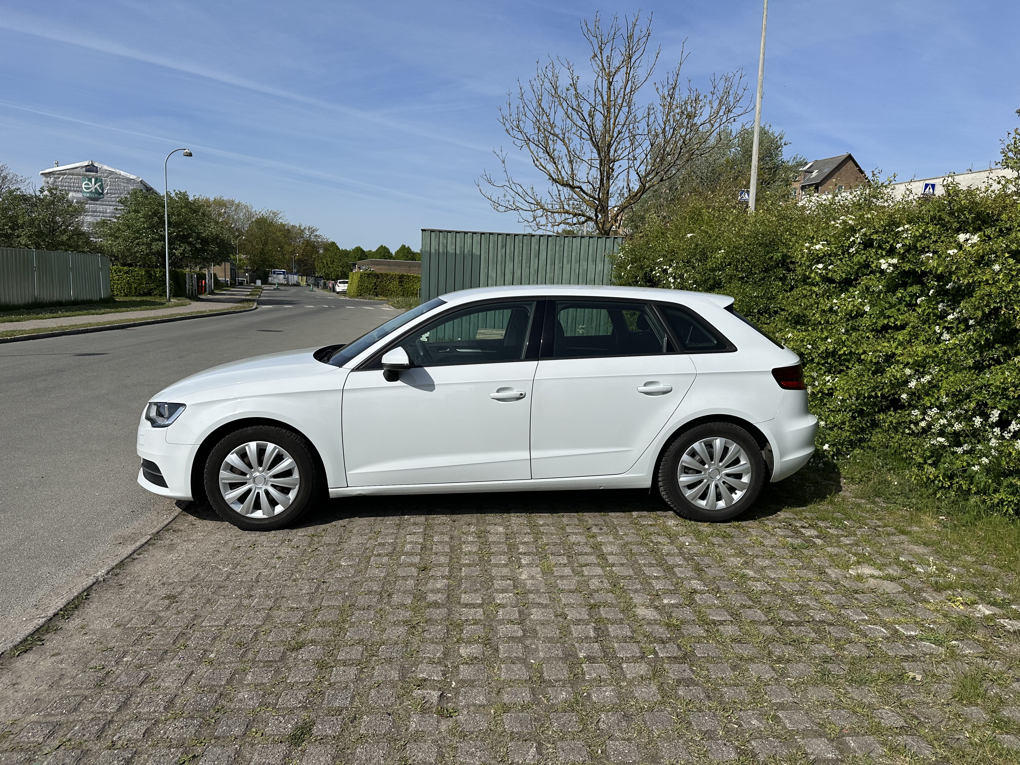 AUDI 
                A3 Sportback Thumbnail 5