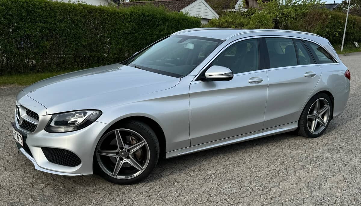 MERCEDES-BENZ
C-Klasse 1
