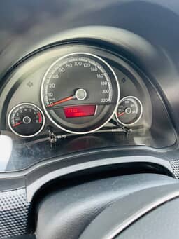VOLKSWAGEN
UP! Thumbnail 6